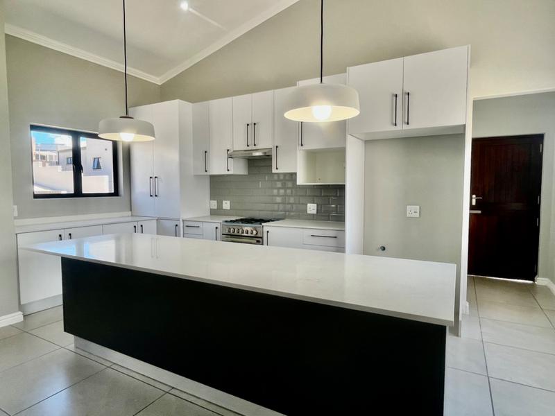 3 Bedroom Property for Sale in Reebok Western Cape